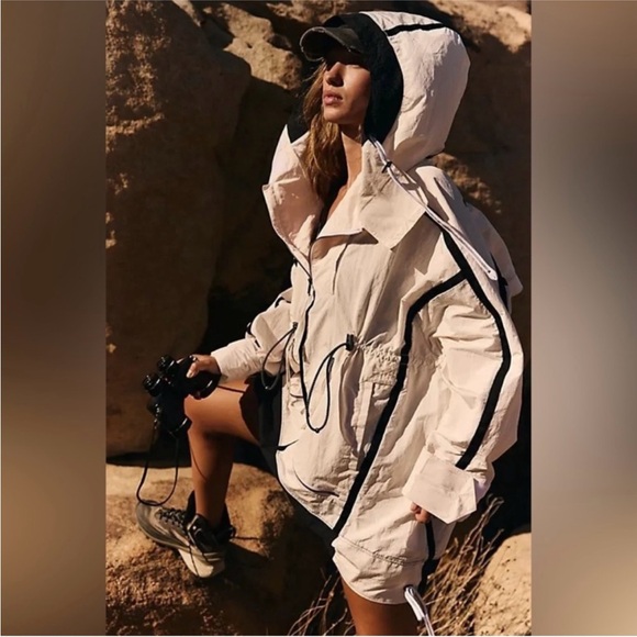Free People Movement Peace Out Backpack Parachute Parka in Ivory M-L NWT - Picture 10 of 11